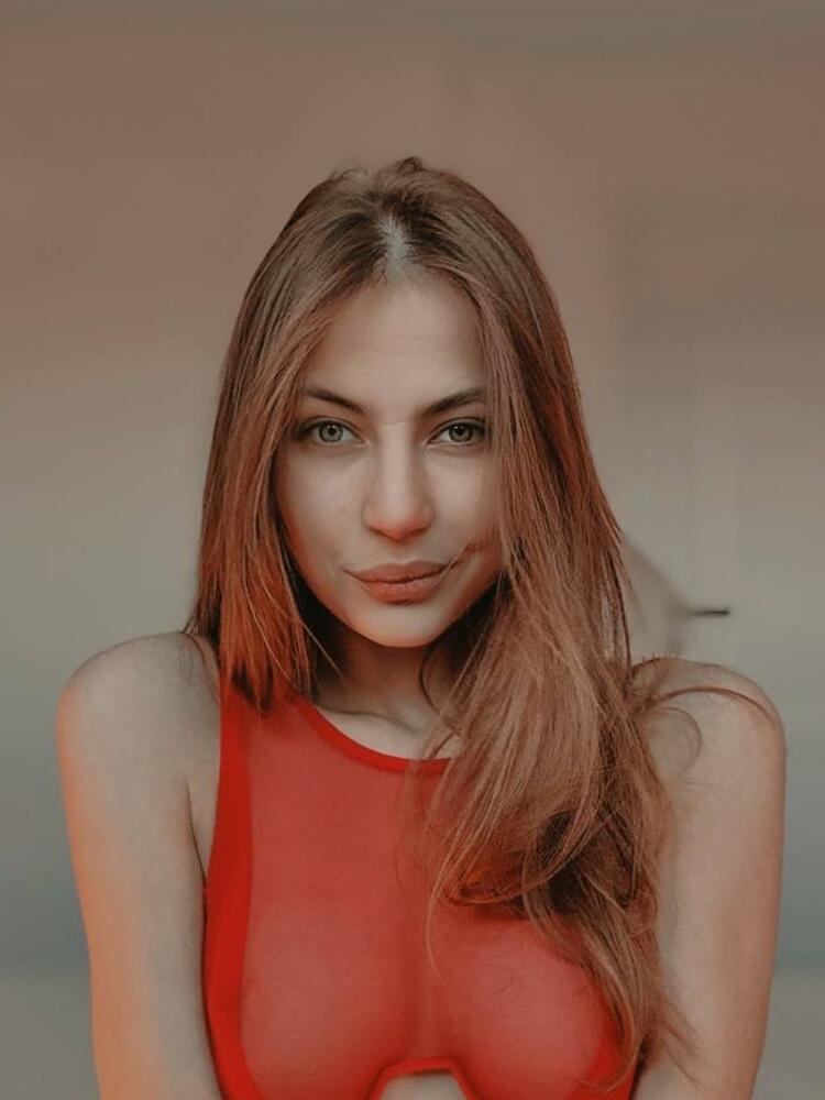 Amelia Petite