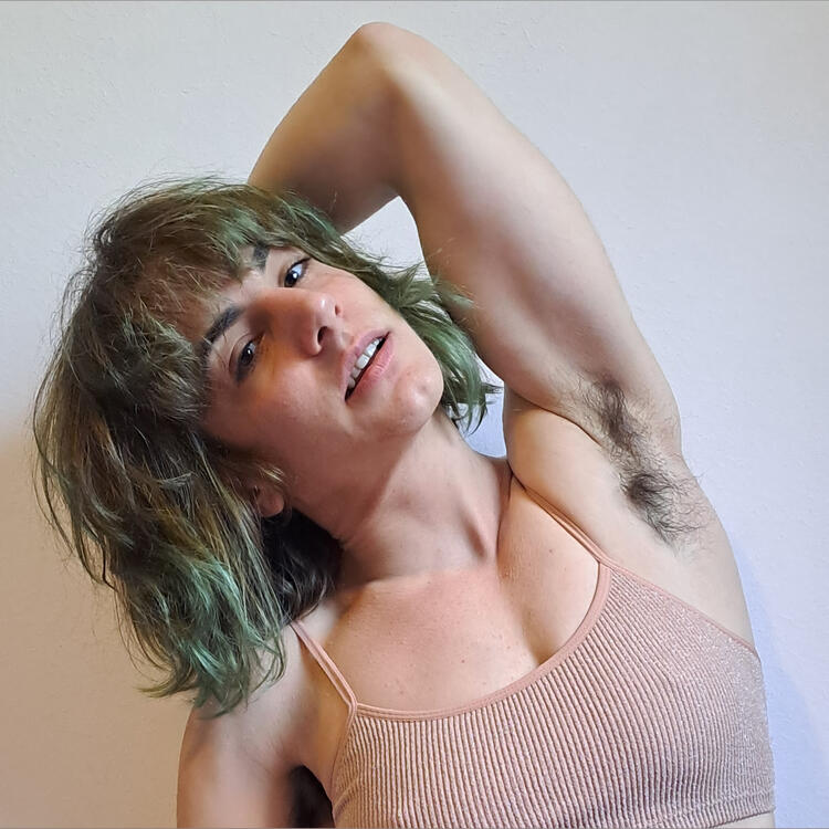 Aragne - hairy muscled &amp; big clit ❤️‍🔥