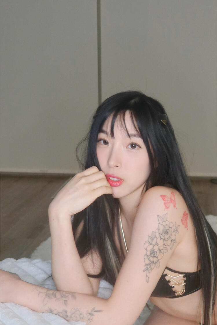 Elle Lee 🖤🪽
