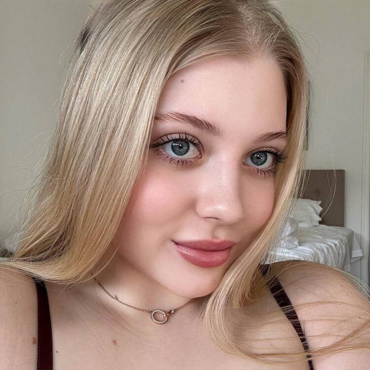 𝐰𝐢𝐭𝐡 𝐥𝐨𝐯𝐞, 𝐄𝐥𝐬𝐚 ☁️