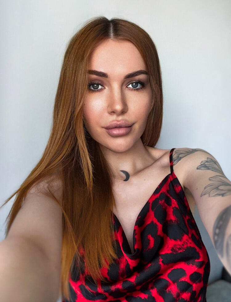 💋 Кира Рокс