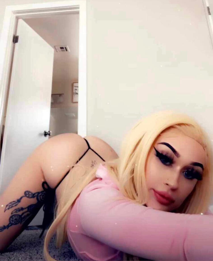 👩🏼 barbie w a big booty  🥂