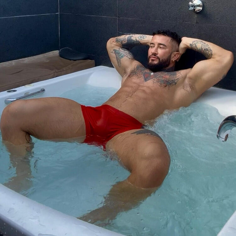 Lawrence London! 💦 237k PAGE LIKES 🏆 #1