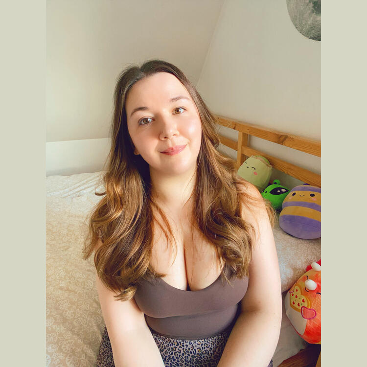 Leah 💕 hairy pussy