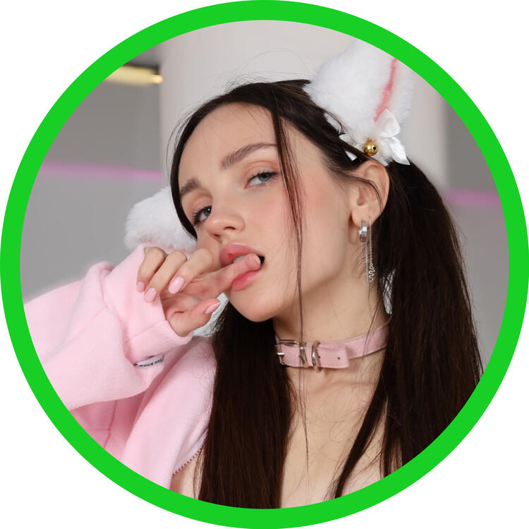 Lizzy Charm 🍓 VIP Cosplay Girl