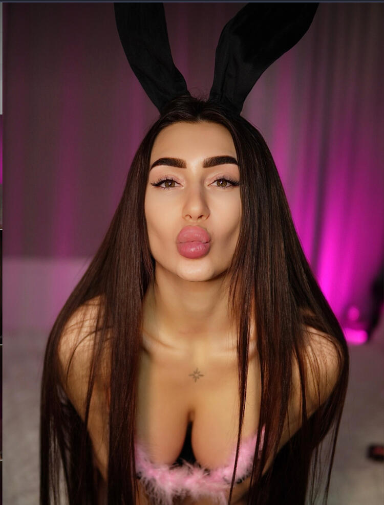 🍒 L O U I S E 🍒
