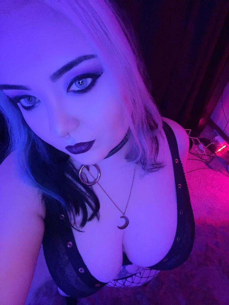 Luna C Vondrak