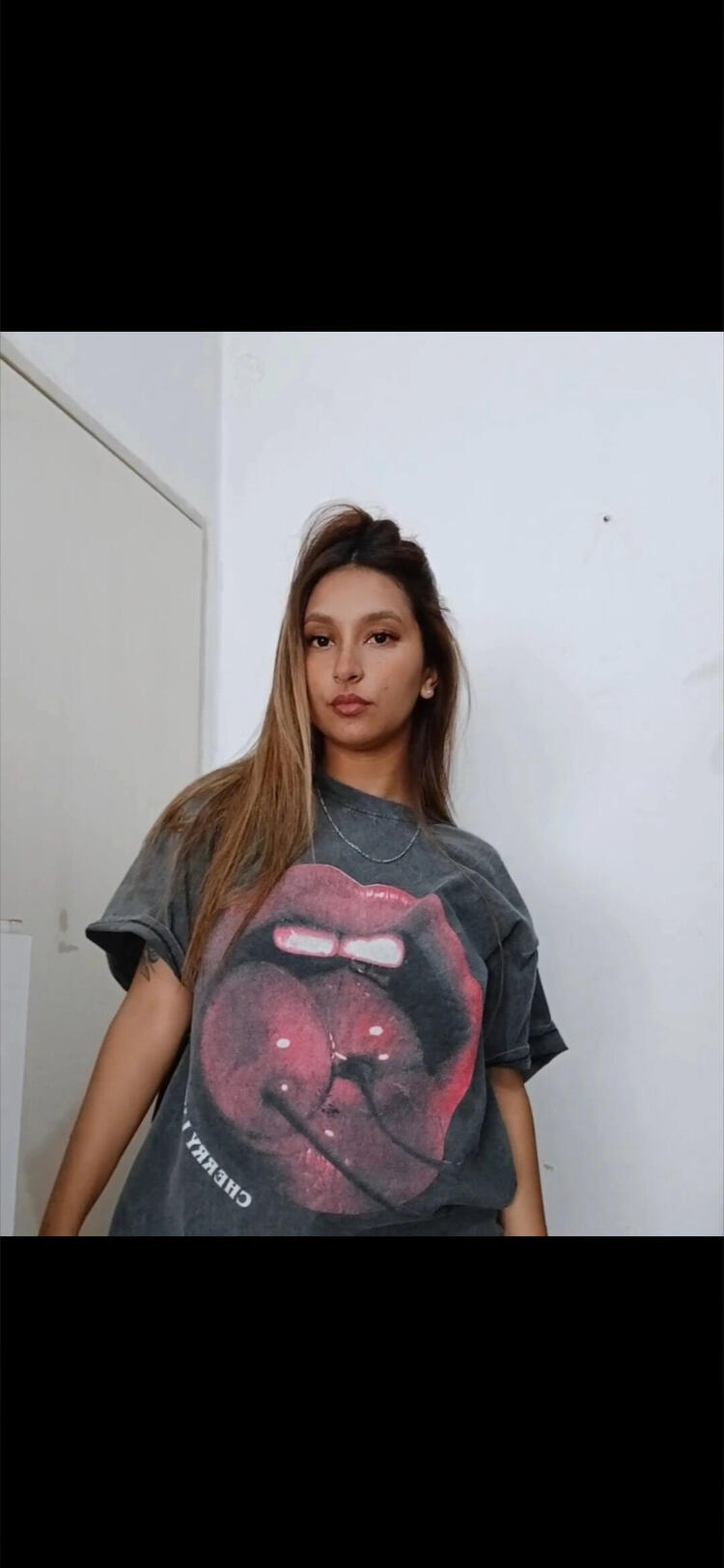 Hot brunette  🔥✨️