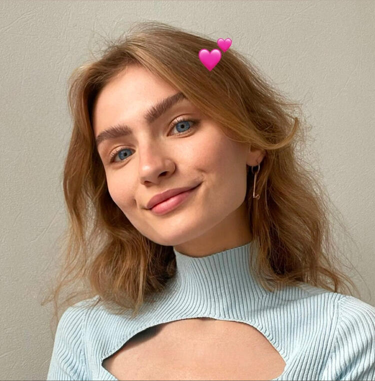 𝐌𝐚𝐥𝐞𝐧𝐚 𝐂𝐡𝐞𝐫𝐫𝐲🍒