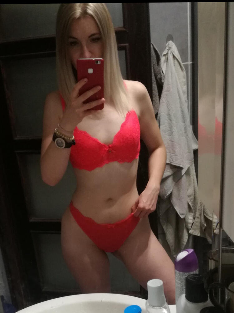 👑 Goddess Monica Nylon👑💸 FINDOM💰💲