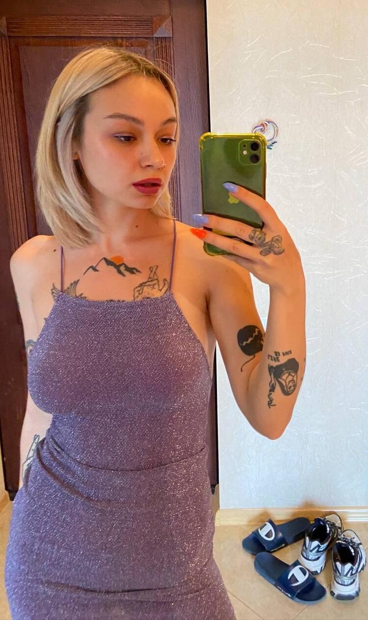 alien girl