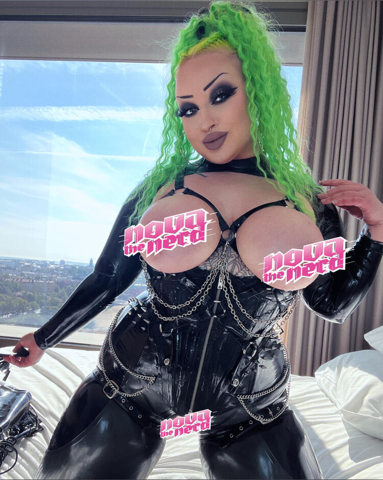 Nova The Nerd | VIP 💚