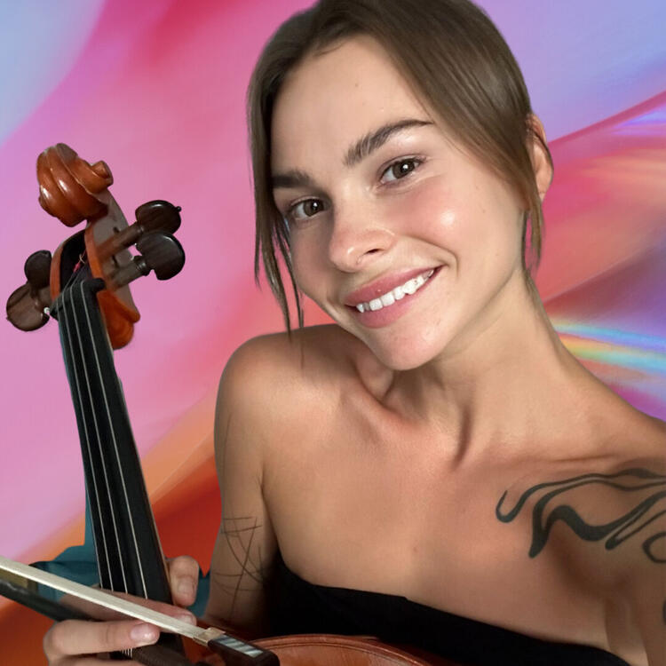 Poly Luna 🎻  prof cellist