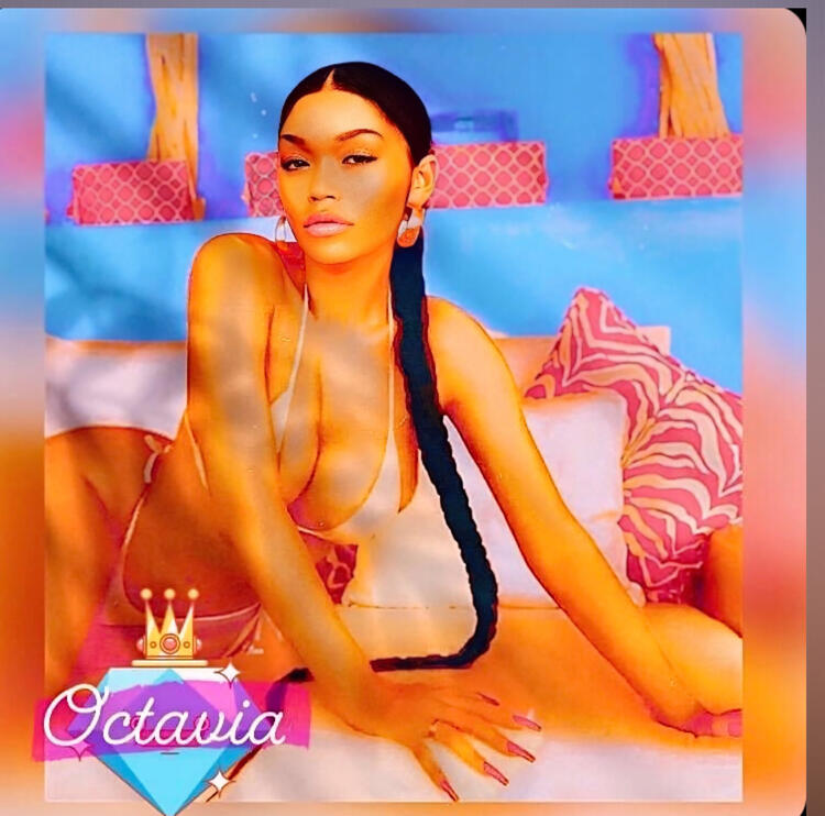 Queenie™️