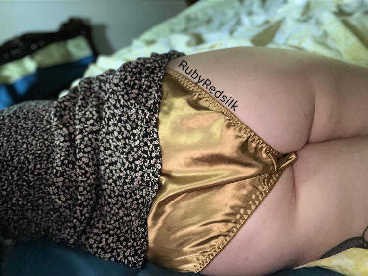 Ruby Redsilk’s satin panty page