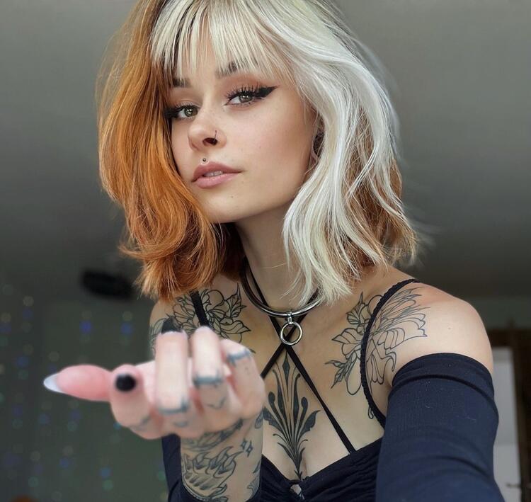𝕾𝖆𝖑𝖑𝖞 𝕯𝖎𝖓𝖔𝖘𝖆𝖚𝖗 🖤