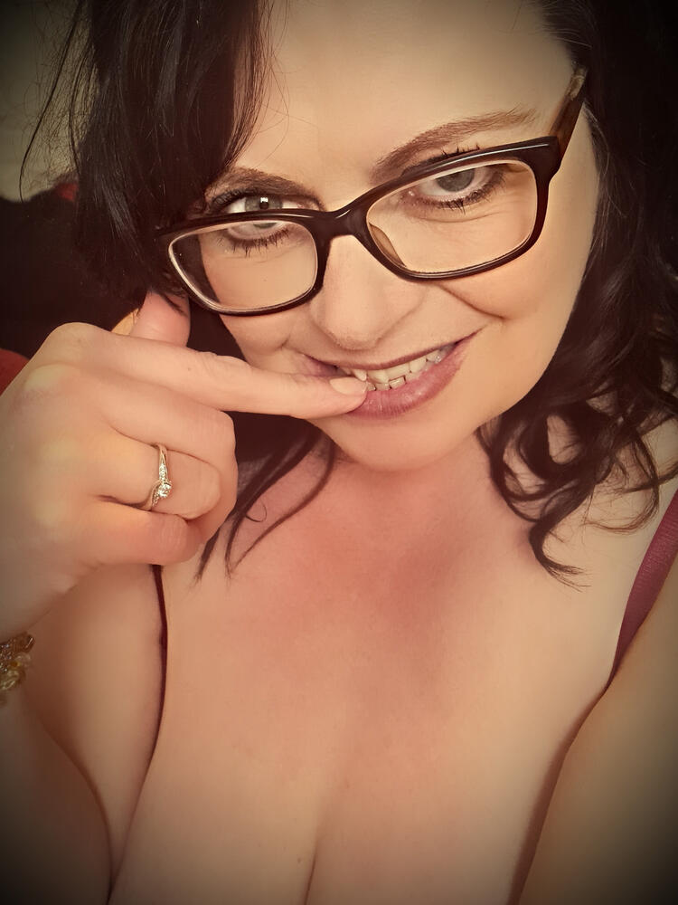 Mature Busty MlLF - 44J Natural Tits