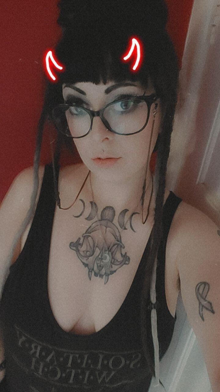 Your Goth Nerd𖤐
